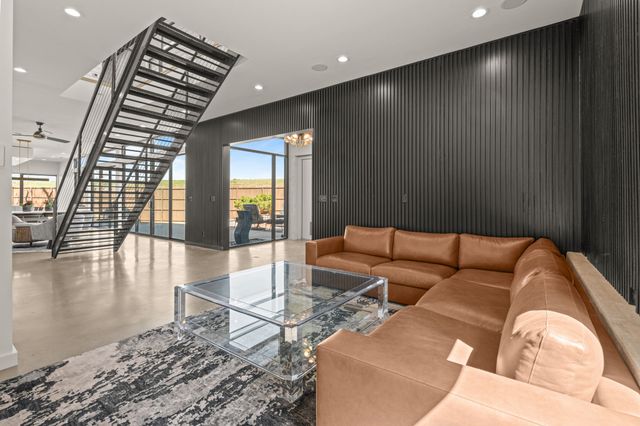 921 N Bailey Avenue, Fort Worth, TX 76107