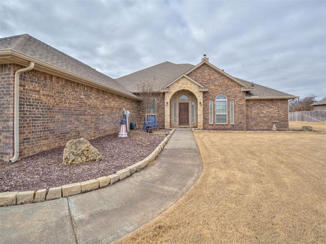 927 Fox Drive, Choctaw, OK 73020