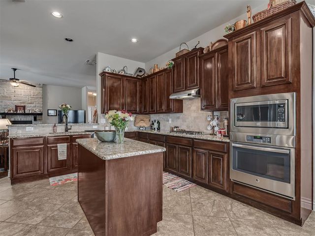 927 Fox Drive, Choctaw, OK 73020