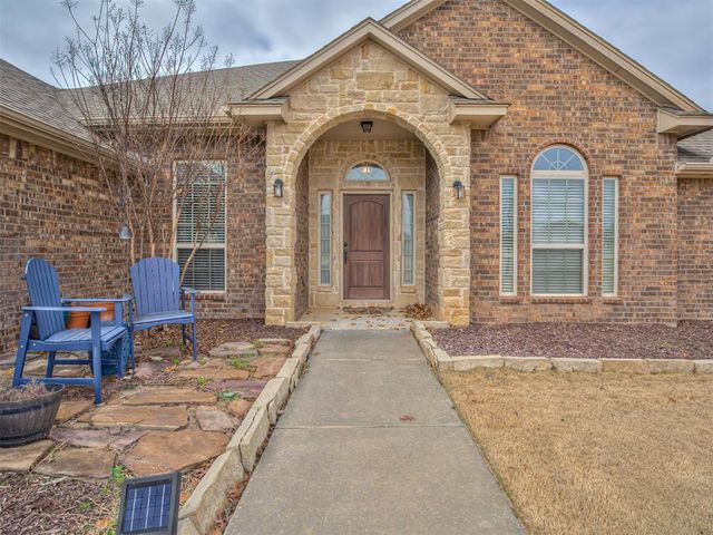 927 Fox Drive, Choctaw, OK 73020