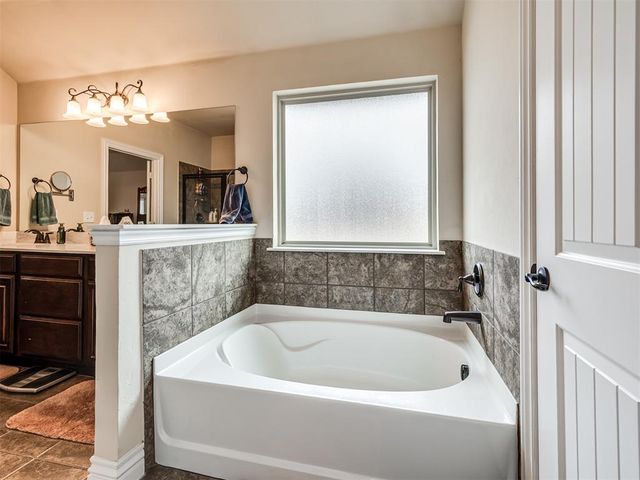 927 Fox Drive, Choctaw, OK 73020