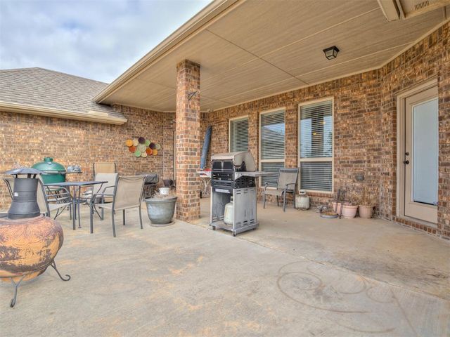 927 Fox Drive, Choctaw, OK 73020