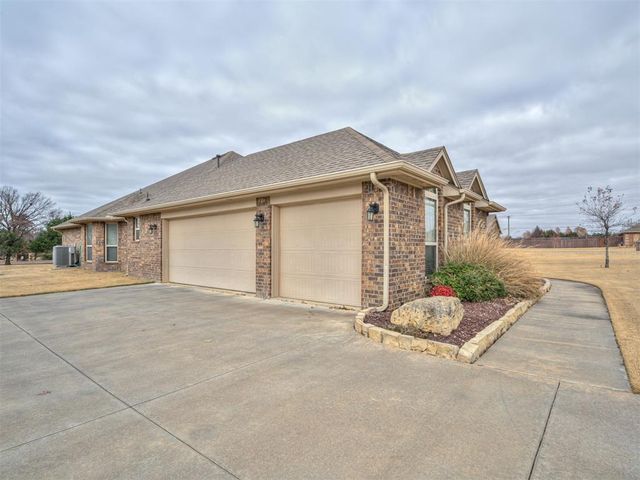 927 Fox Drive, Choctaw, OK 73020