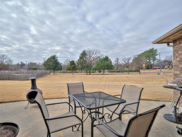 927 Fox Drive, Choctaw, OK 73020