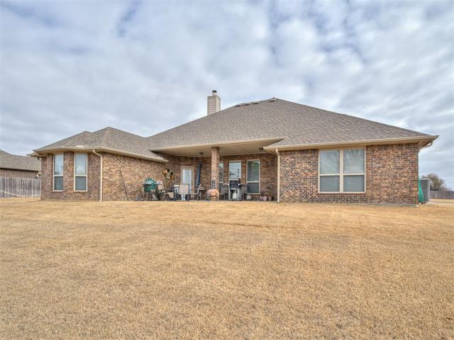 927 Fox Drive, Choctaw, OK 73020
