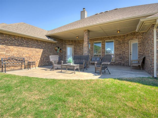 927 Fox Drive, Choctaw, OK 73020
