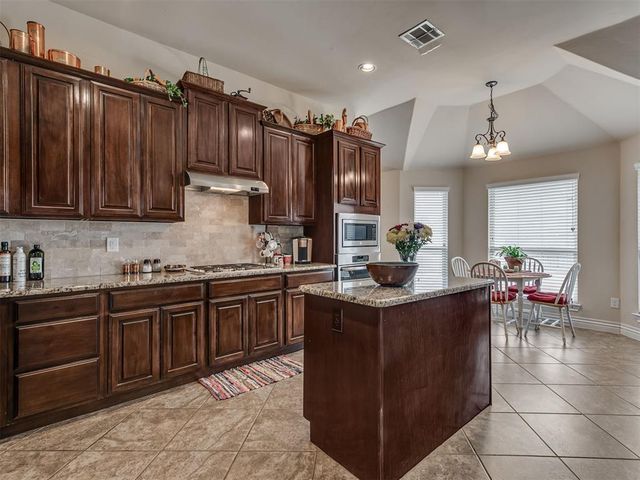 927 Fox Drive, Choctaw, OK 73020