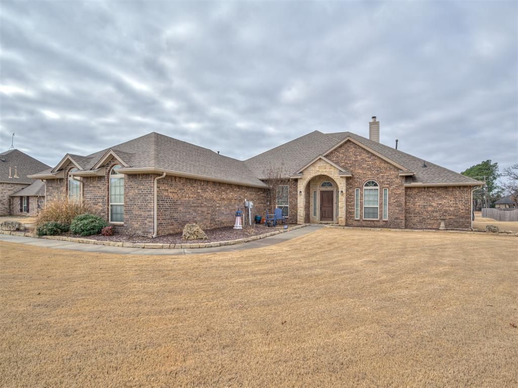 927 Fox Drive, Choctaw, OK 73020