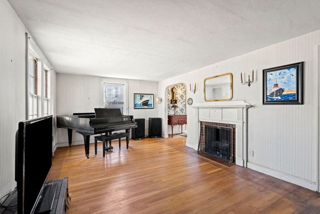 32 Grant Rd, Lynn, MA 01904