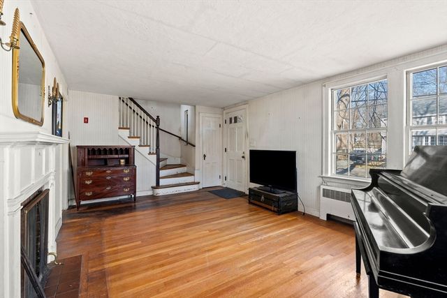 32 Grant Rd, Lynn, MA 01904