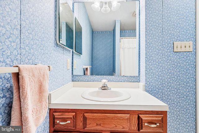 149 HOOTON RD, Mt Laurel, NJ 08054