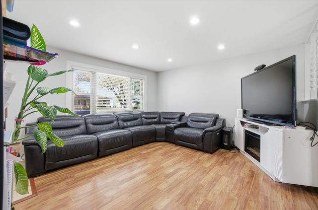 7151 Mulberry Street, Hanover Park, IL 60133