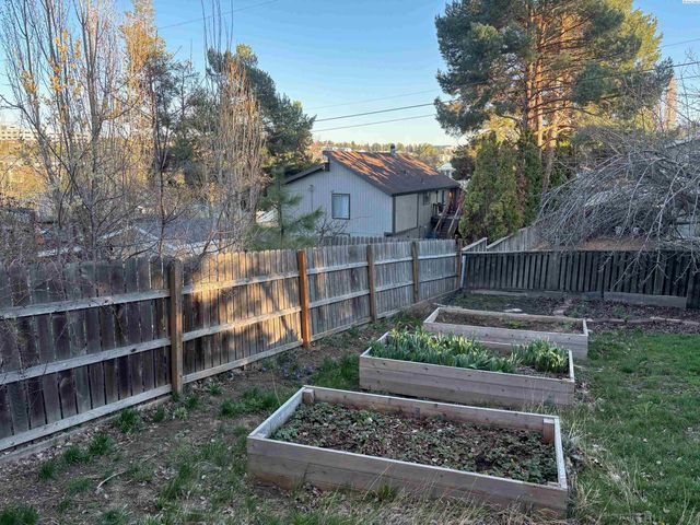 135 NW Robert St, Pullman, WA 99163