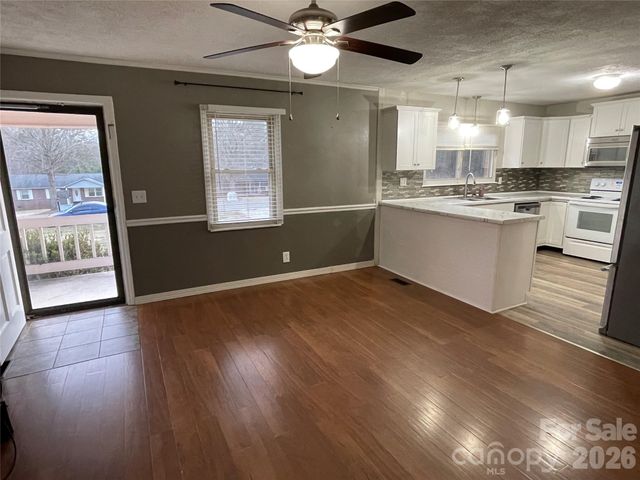 121 Randolph Road, Dallas, NC 28034