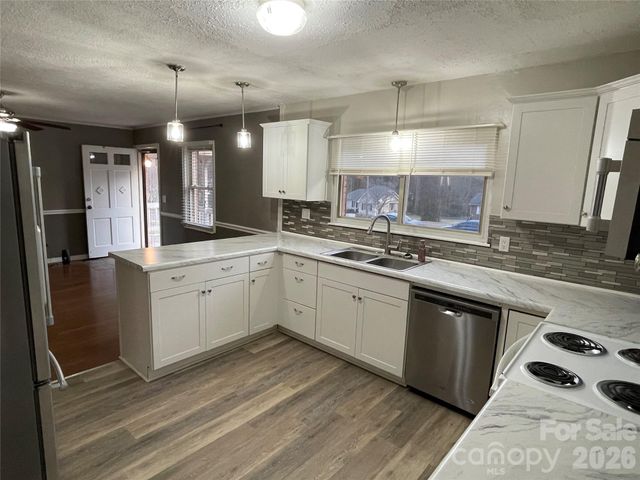 121 Randolph Road, Dallas, NC 28034