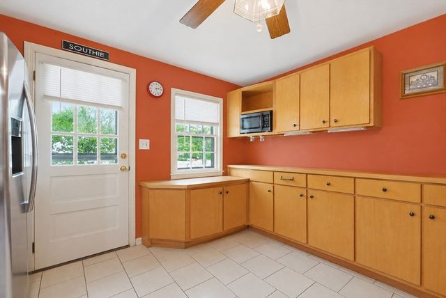 1093 Wachusett St, Holden, MA 01520