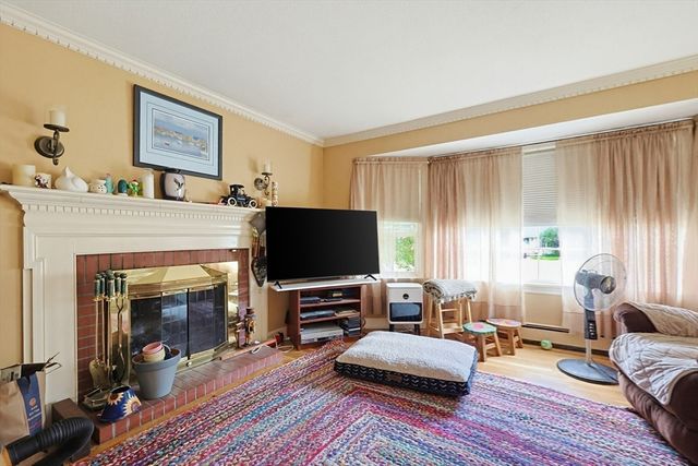 1093 Wachusett St, Holden, MA 01520