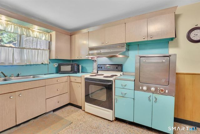 47 May Street, Bristol, CT 06010