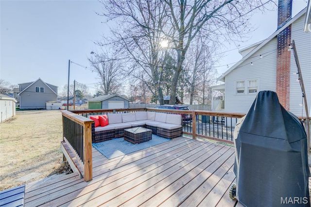 7132 Lindenwood Place, St Louis, MO 63109