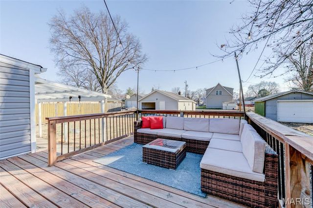 7132 Lindenwood Place, St Louis, MO 63109