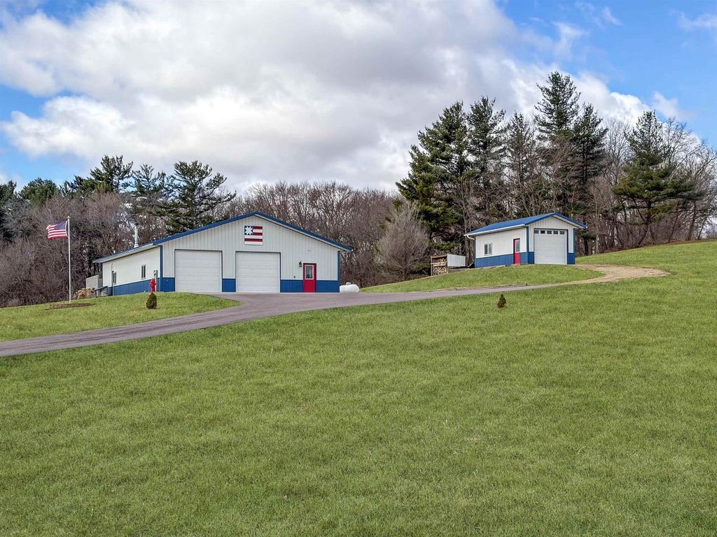 S1753 Menchoff Road, Reedsburg, WI 53959