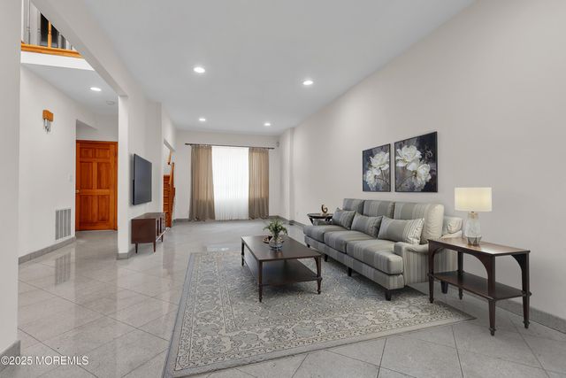 5 Osprey Court, Marlboro, NJ 07746