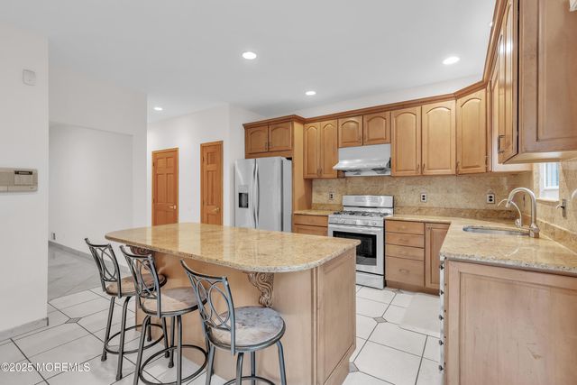 5 Osprey Court, Marlboro, NJ 07746