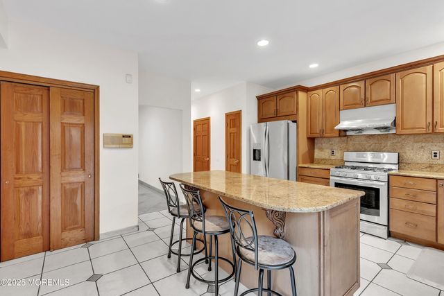 5 Osprey Court, Marlboro, NJ 07746