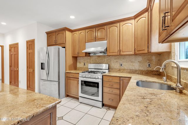 5 Osprey Court, Marlboro, NJ 07746