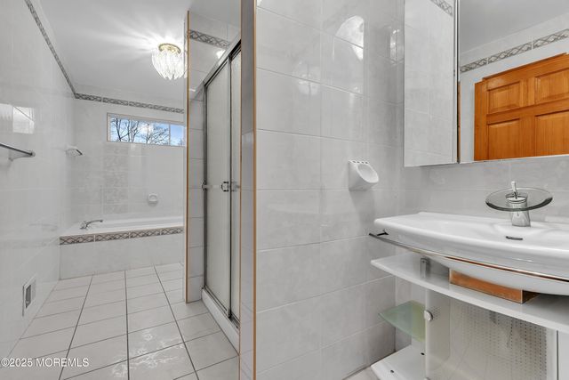 5 Osprey Court, Marlboro, NJ 07746