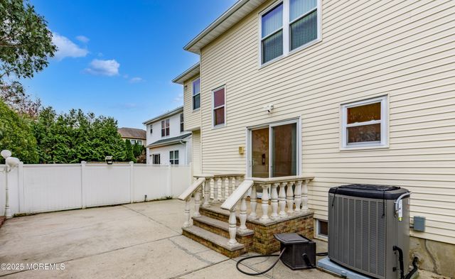 5 Osprey Court, Marlboro, NJ 07746