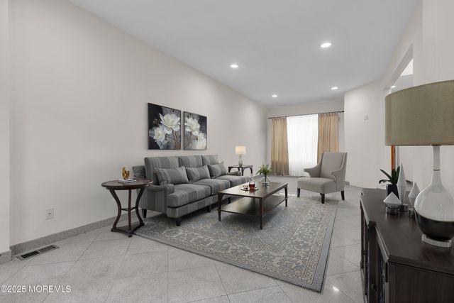 5 Osprey Court, Marlboro, NJ 07746