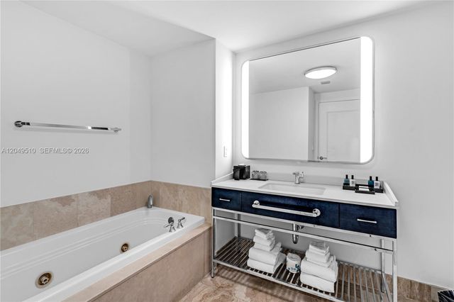 4401 Collins Ave 1609, Miami Beach, FL 33140