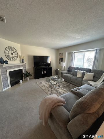 68 Virginia Avenue 11, Danbury, CT 06810