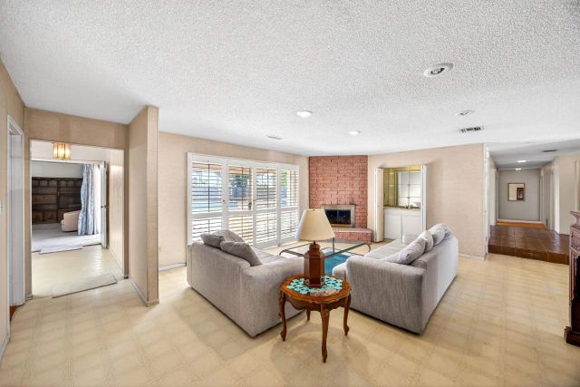 86 Via De Laurencio, Chula Vista, CA 91910