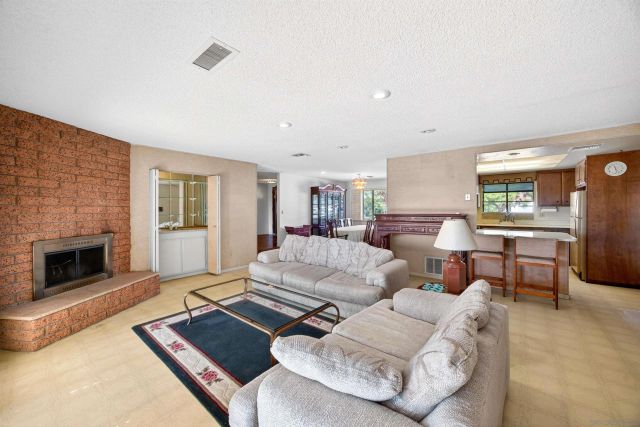 86 Via De Laurencio, Chula Vista, CA 91910