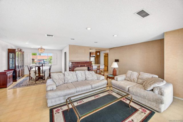 86 Via De Laurencio, Chula Vista, CA 91910