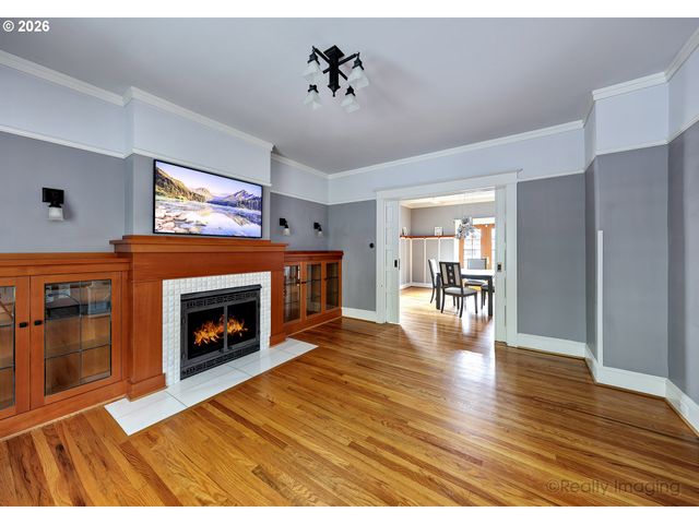 2448 Nw SAVIER St, Portland, OR 97210