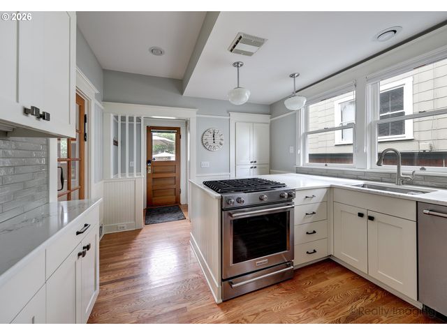 2448 Nw SAVIER St, Portland, OR 97210