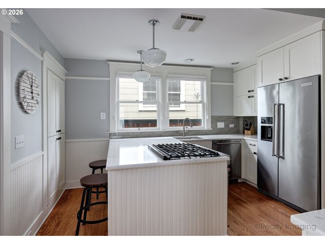 2448 Nw SAVIER St, Portland, OR 97210