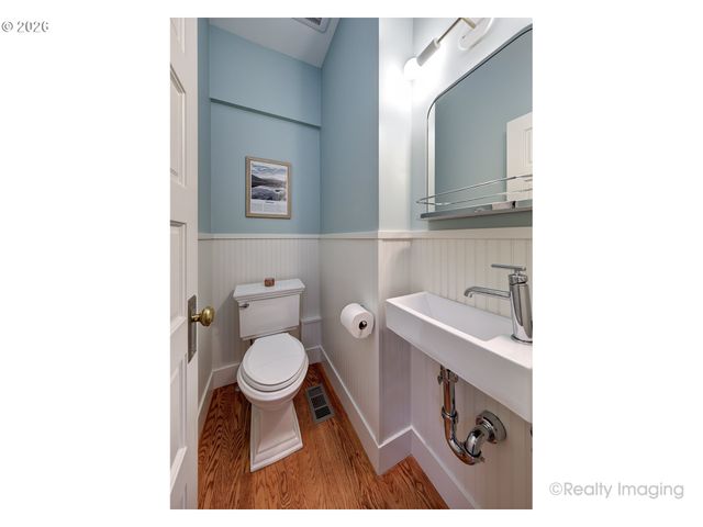 2448 Nw SAVIER St, Portland, OR 97210