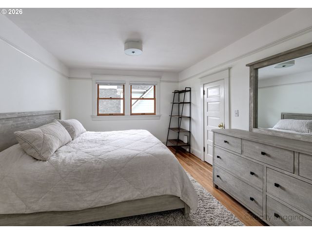 2448 Nw SAVIER St, Portland, OR 97210