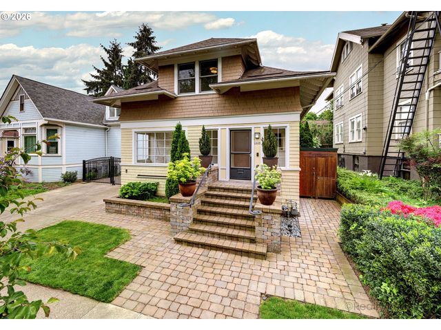 2448 Nw SAVIER St, Portland, OR 97210
