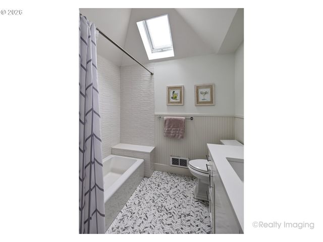 2448 Nw SAVIER St, Portland, OR 97210
