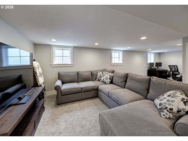 2448 Nw SAVIER St, Portland, OR 97210