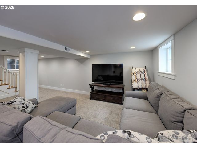 2448 Nw SAVIER St, Portland, OR 97210