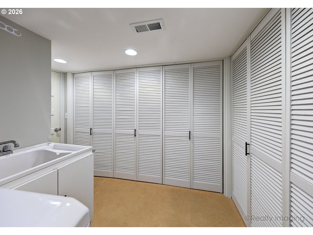 2448 Nw SAVIER St, Portland, OR 97210