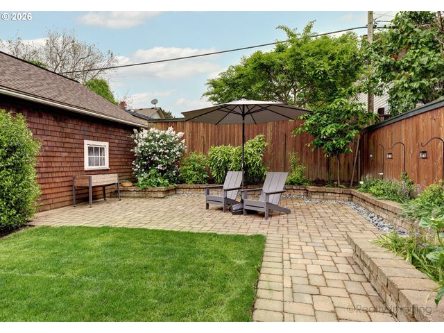 2448 Nw SAVIER St, Portland, OR 97210