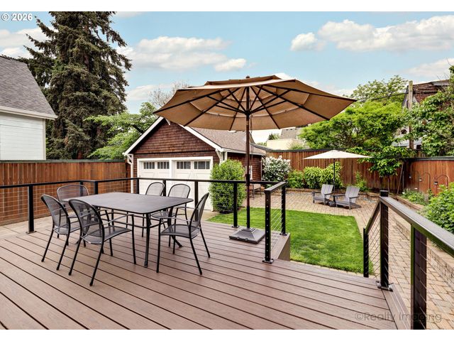 2448 Nw SAVIER St, Portland, OR 97210