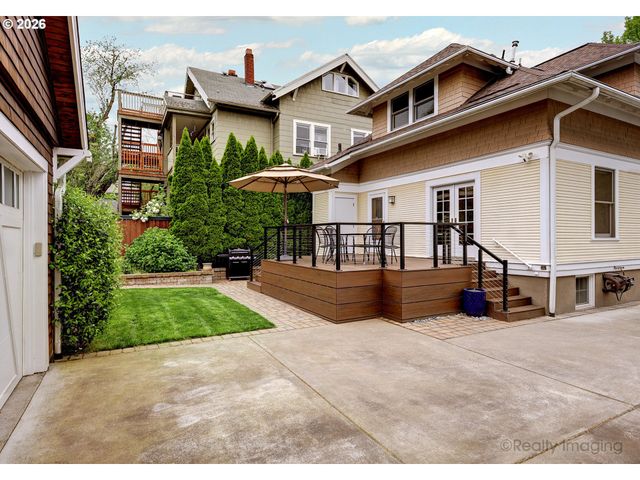 2448 Nw SAVIER St, Portland, OR 97210